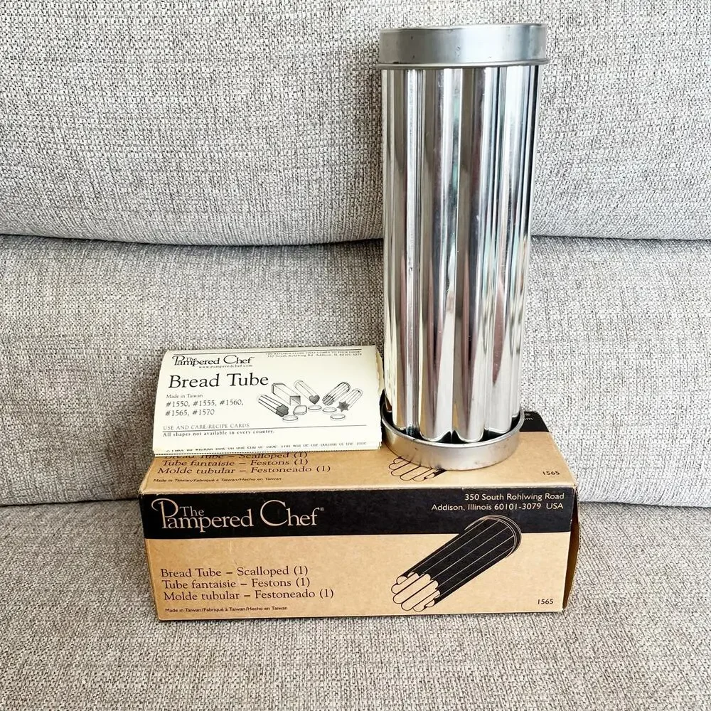 Pampered Chef Scalloped Retired Bread Tube Bakeware with Lids & Recipe, NIB!